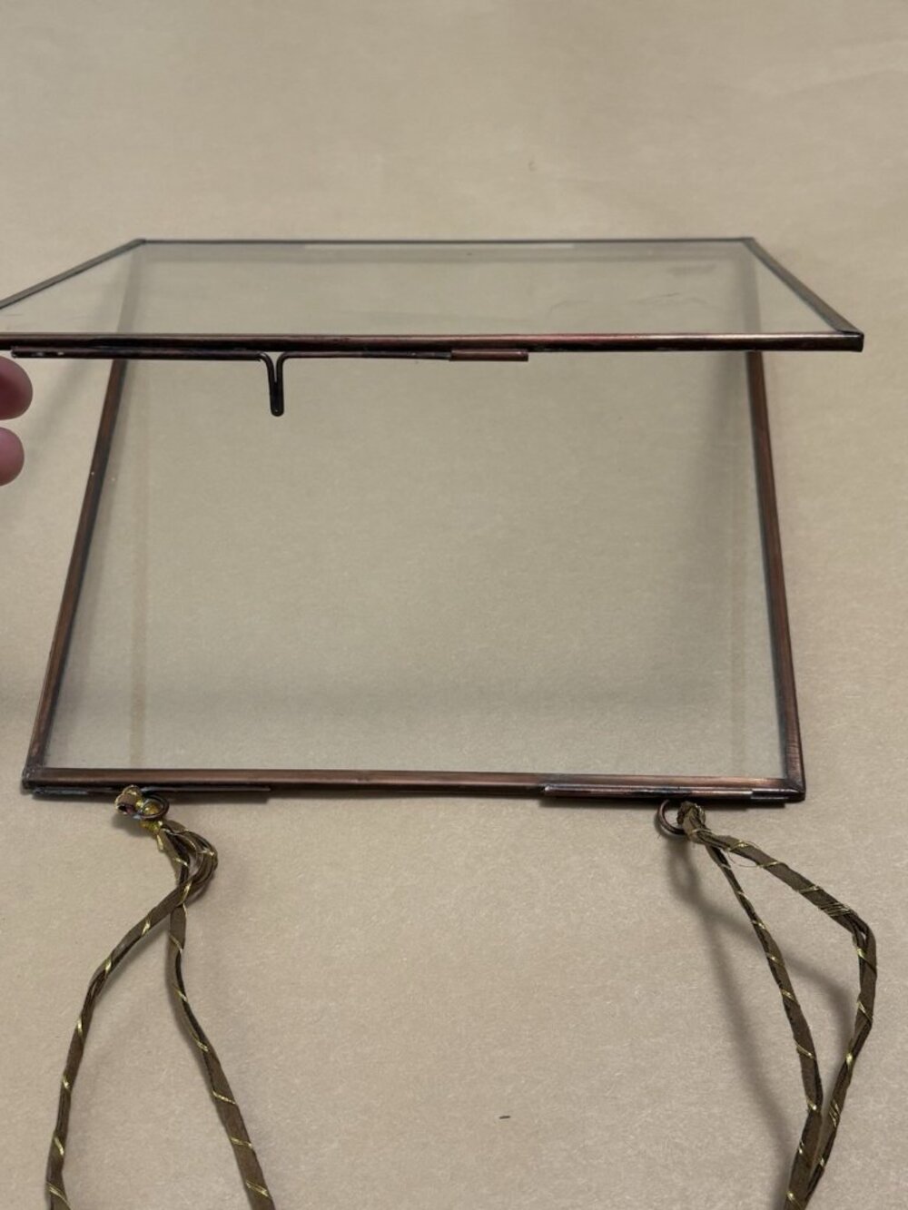 Anthropologie Viteri Hanging Ribbon Frame Square 8x8 Brass Single Gallery Wall - Picture 4 of 10